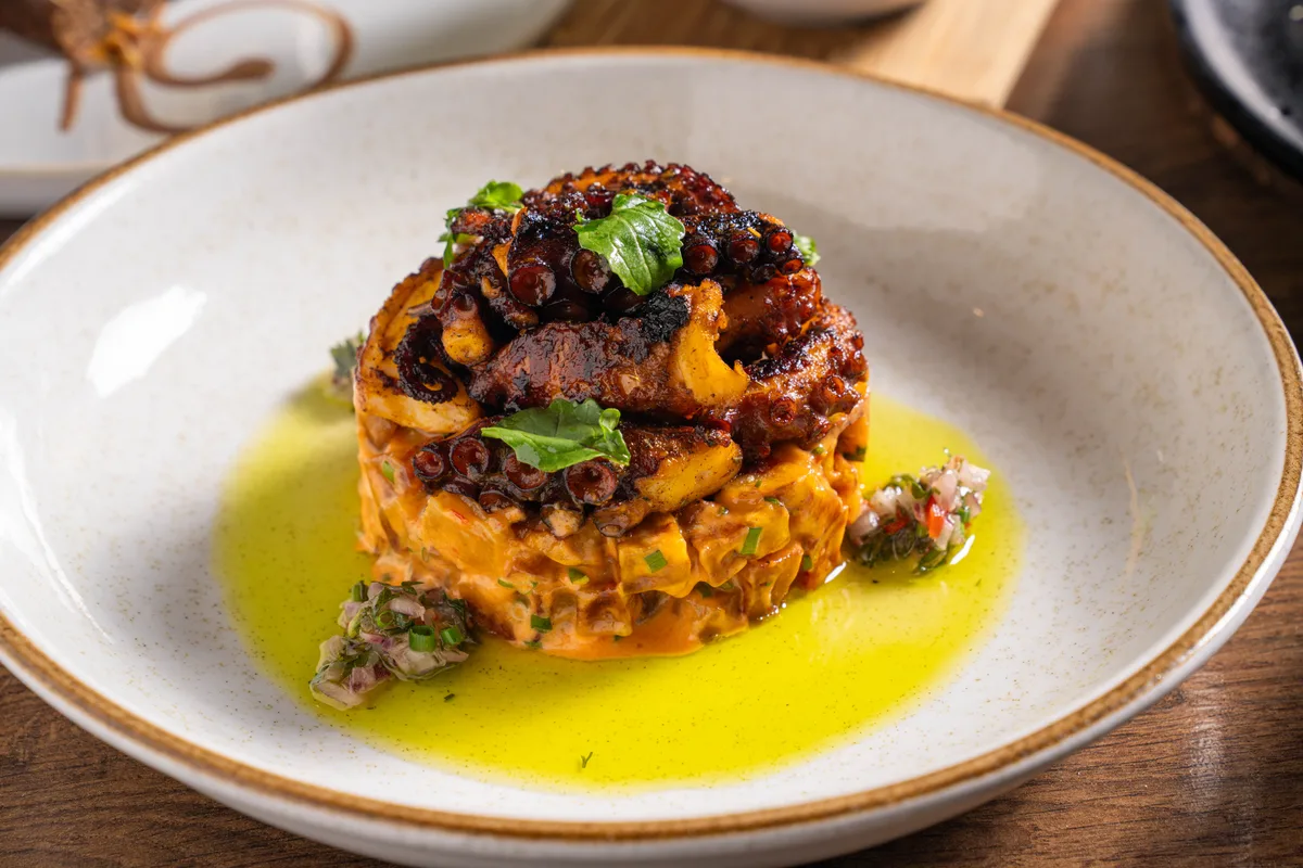 Pulpo a la brava, preparado en Renne